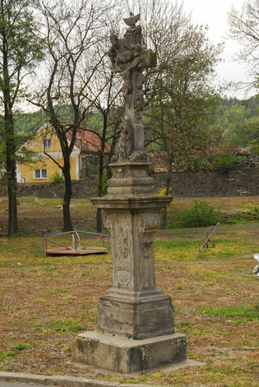 kamenný kříž